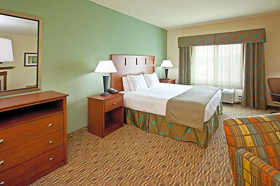 Holiday Inn Express & Suites Ripley By IHG