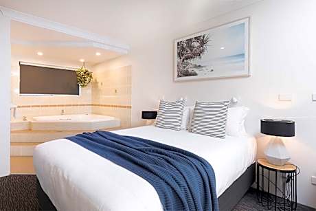 Deluxe Queen Room