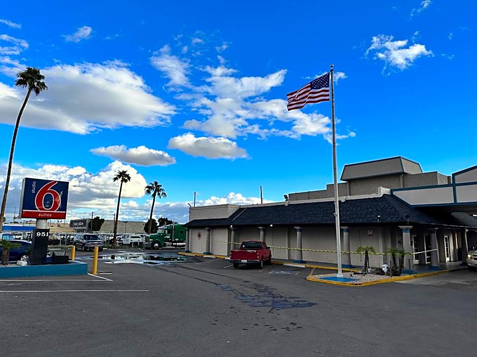 Studio 6 Suites Mesa AZ Near Downtown & Sloan Park