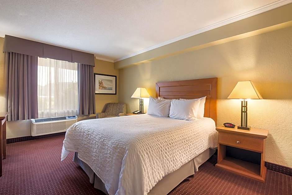 Best Western Plus Nor'Wester Hotel & Conference Centre