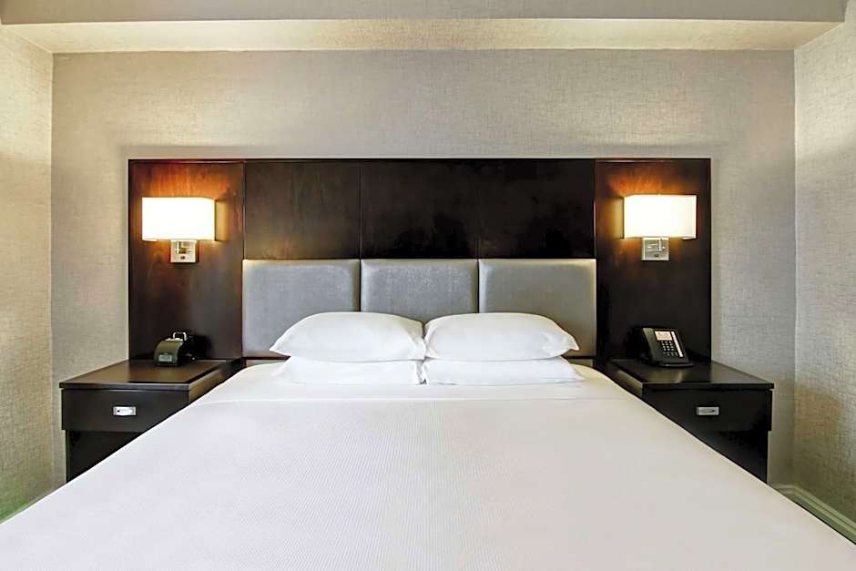 DoubleTree by Hilton Toronto Downtown