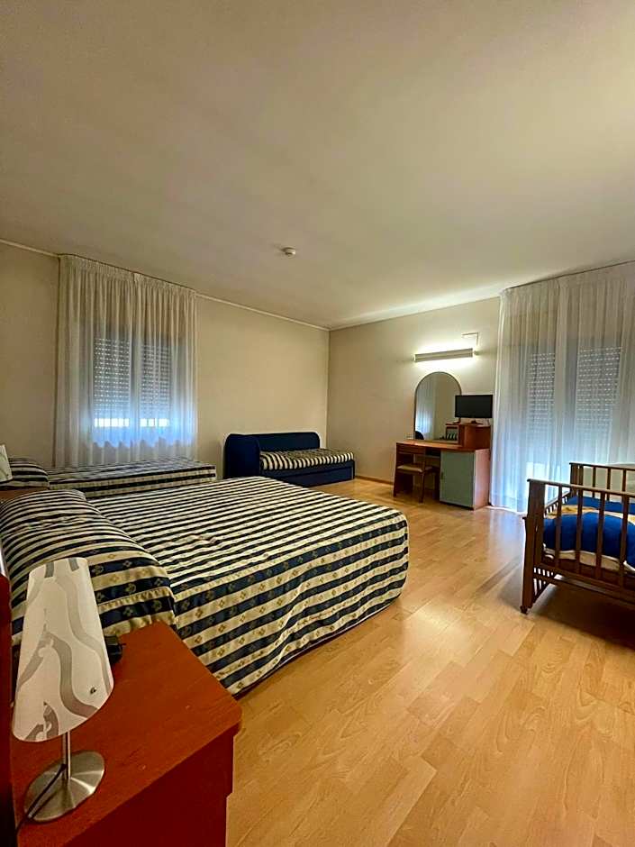 Photo 1 of 6 of Quadruple Room