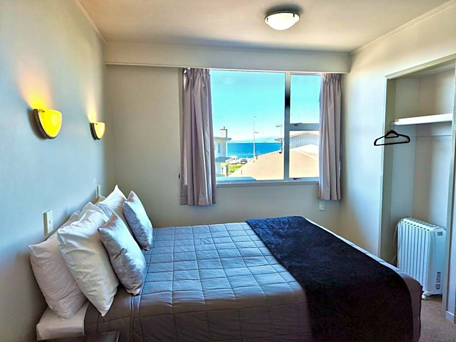 Absolute Lake View Motel