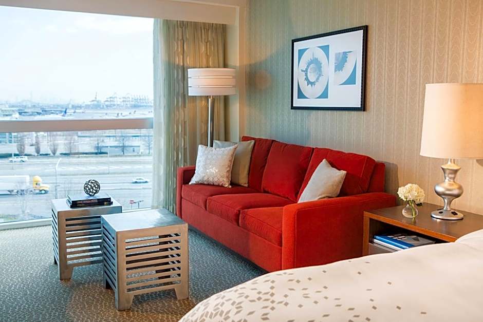 Renaissance by Marriott Newark Airport Hotel