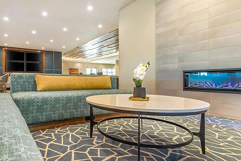 Holiday Inn Express Bettendorf - Davenport NE by IHG