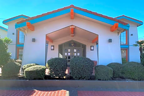 Howard Johnson by Wyndham Columbus Fort Benning