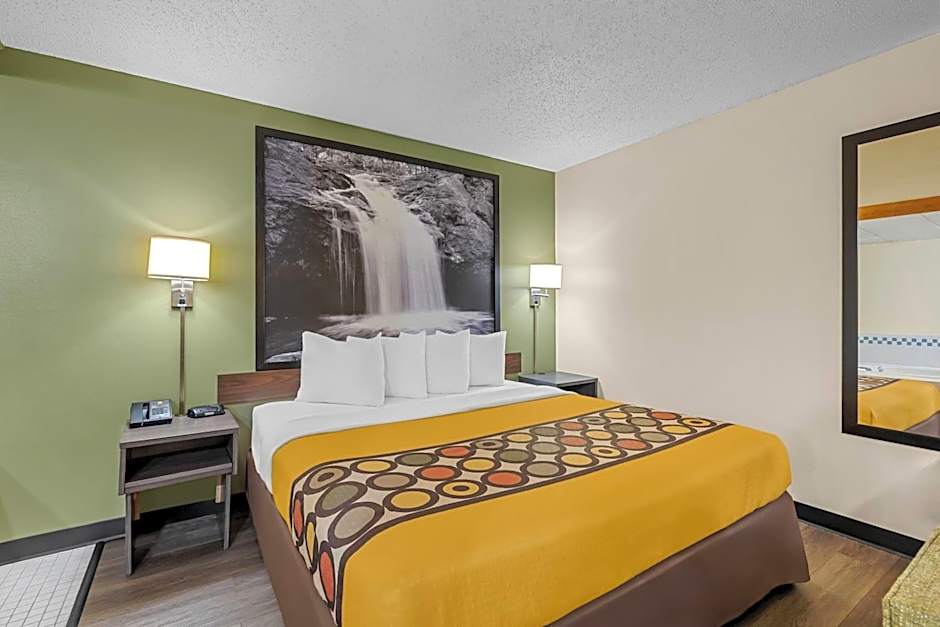 Super 8 by Wyndham Watertown WI