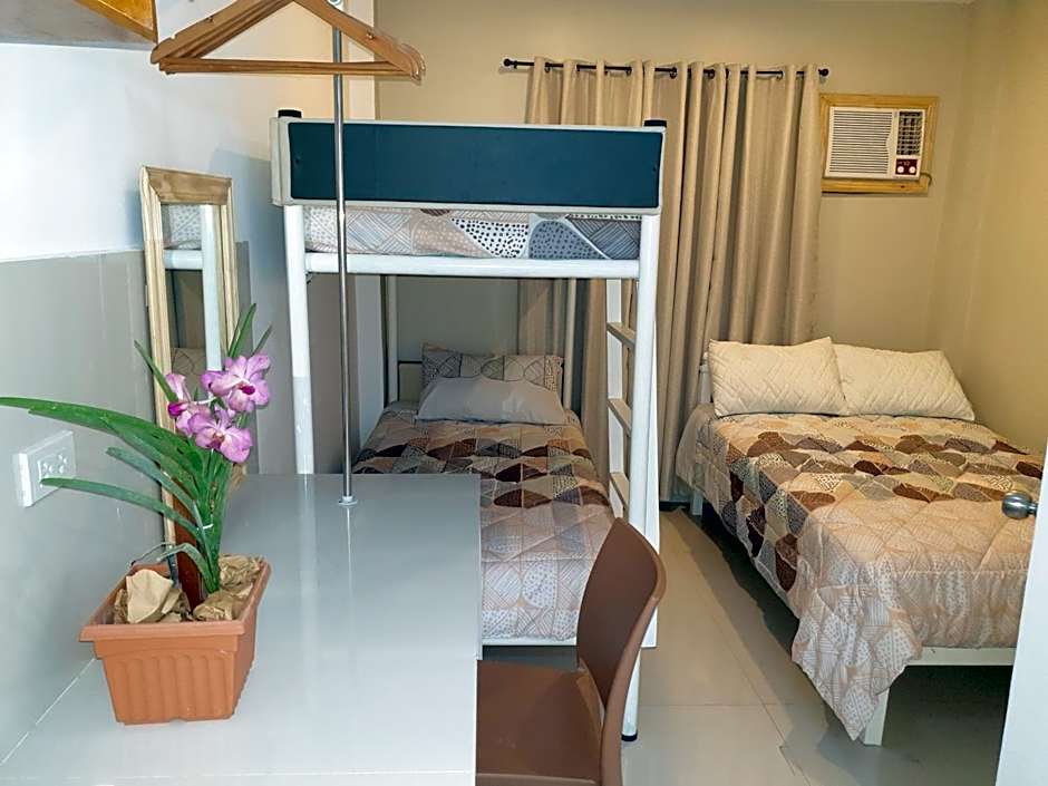 Foto 1 di 4 di Quadruple Room with Bathroom