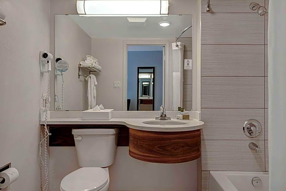 Days Inn by Wyndham Victoria Airport Sidney