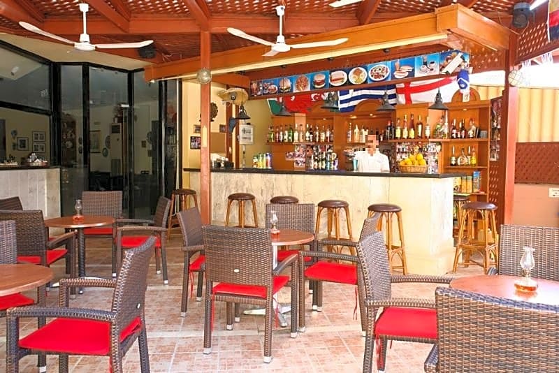 Latania Studios & Apartments