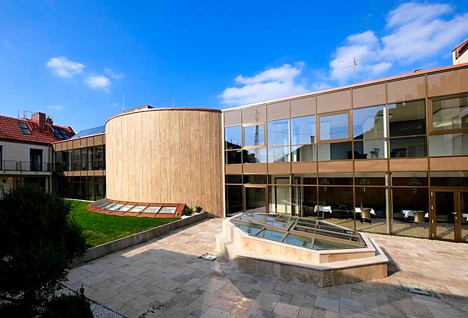 Hotel Merops Mészáros
