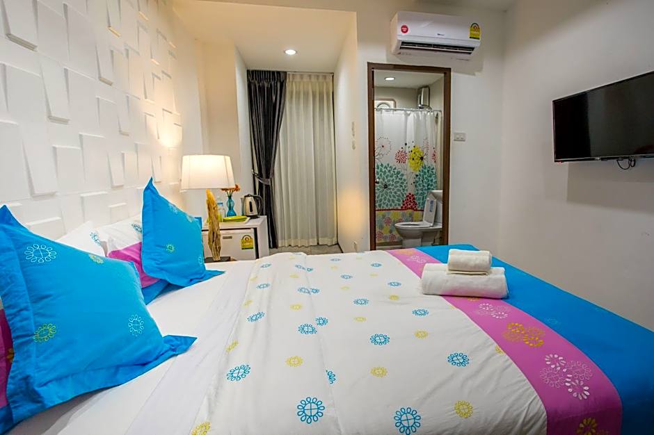 Nine Plus Loft (Guest House)