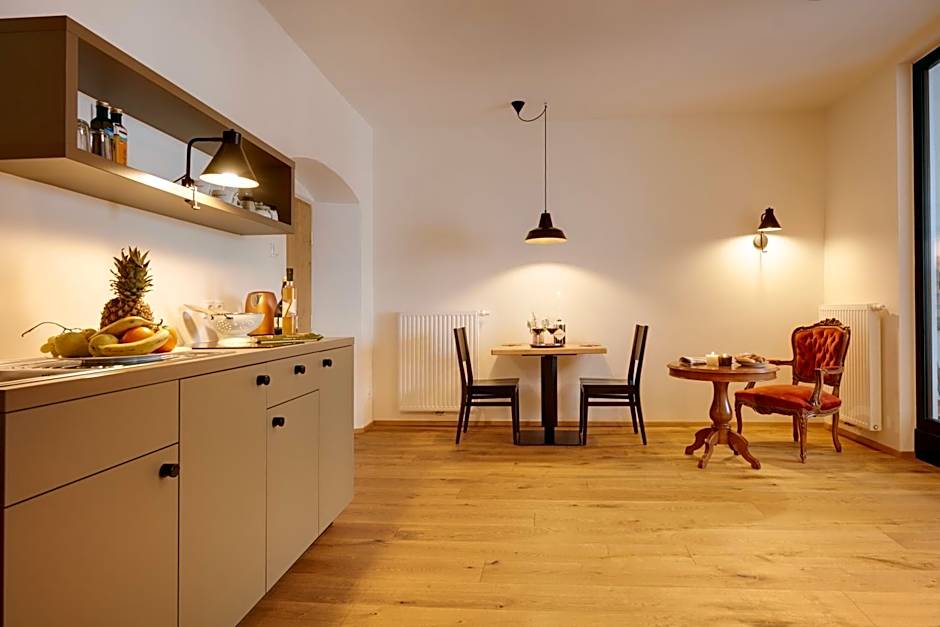 Historic Guesthouse BIRCHER B&B Apartments near Sterzing