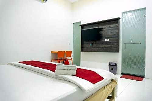 RedDoorz Plus @ Ende City Center