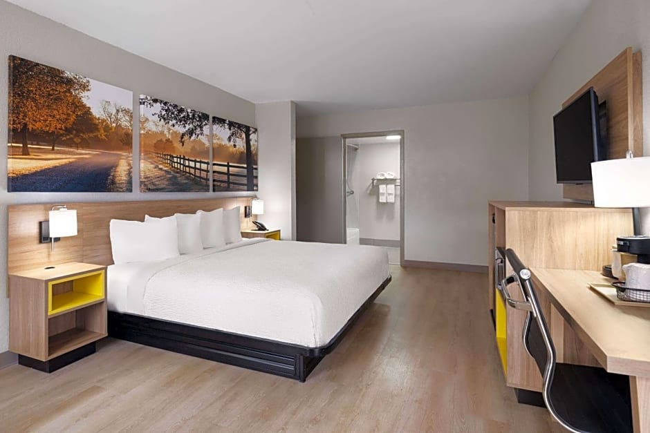 Days Inn by Wyndham Montgomery I-85