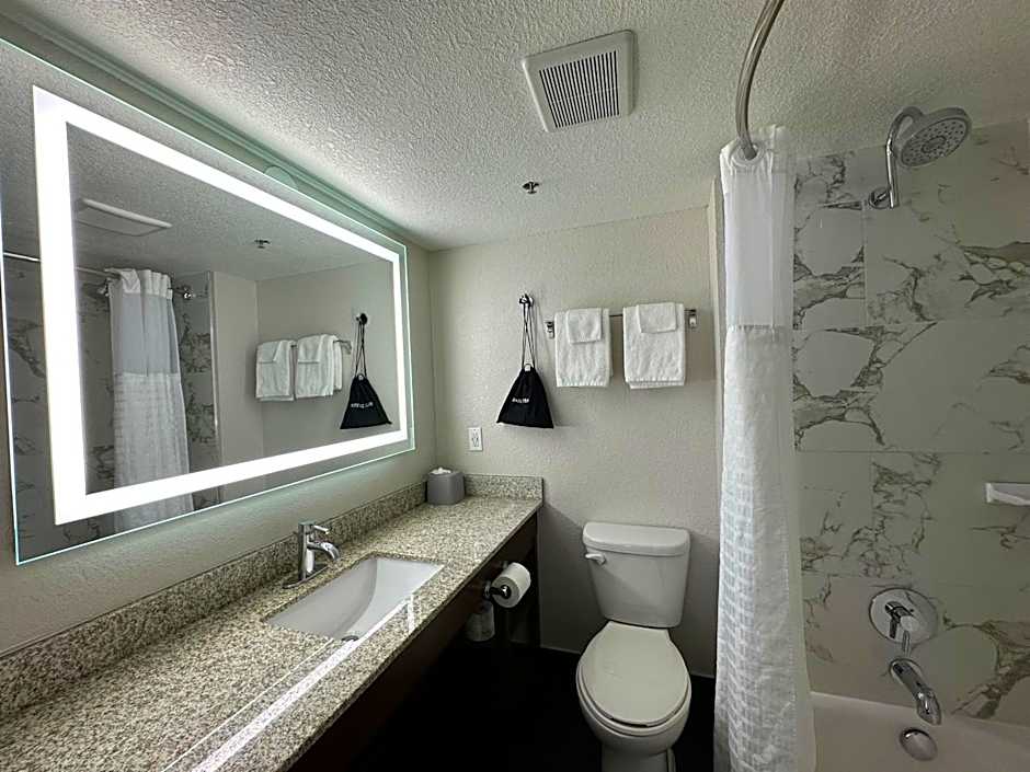 Holiday Inn Express & Suites Eden Prairie  Minneapolis By IHG