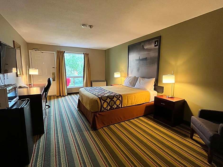 Photo 1 of 9 of Deluxe 1 Queen Bed