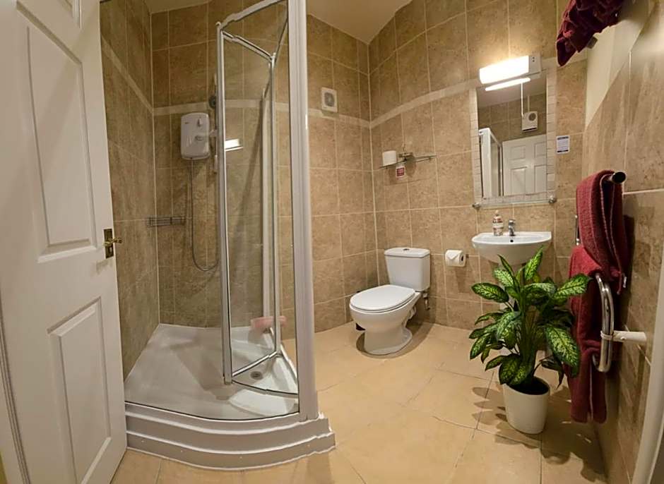 Miltons Apartments and Rooms