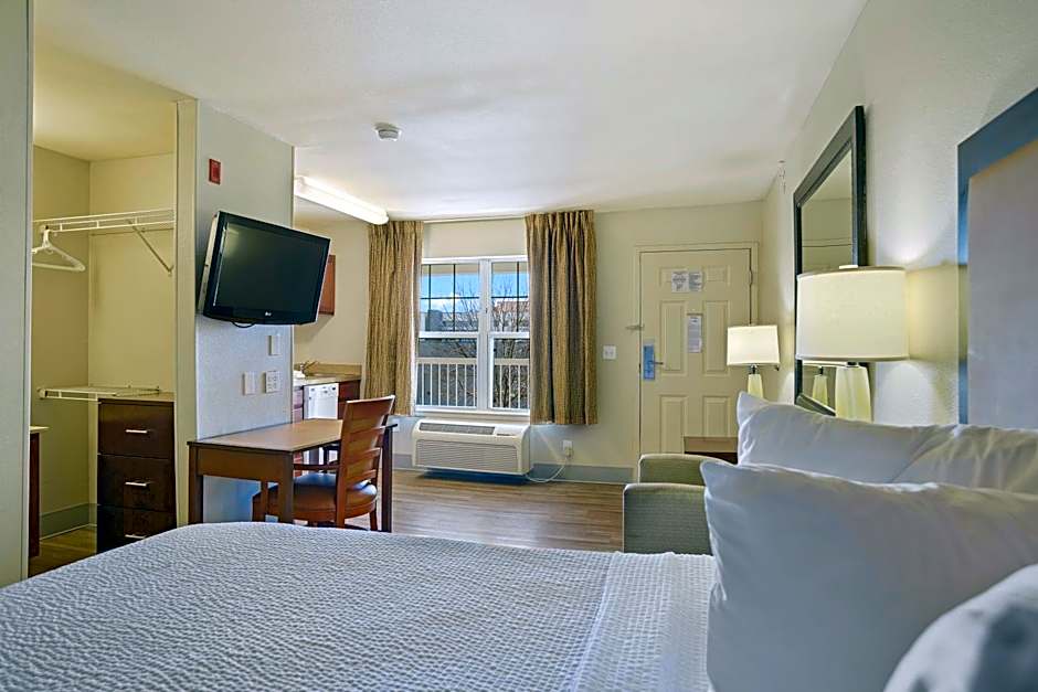 Extended Stay America Suites - Kansas City - Lenexa - 87th St.