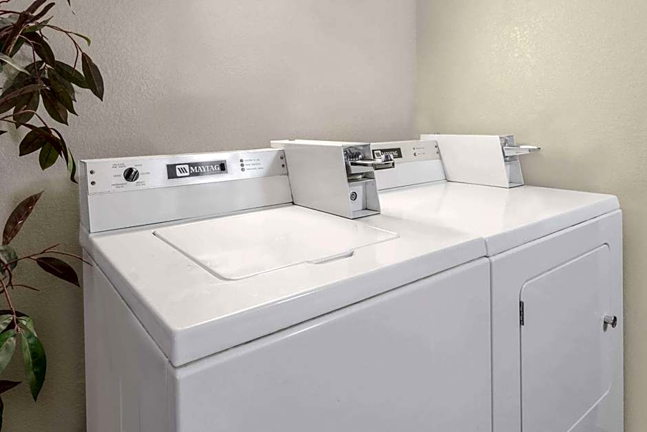 Super 8 by Wyndham Winner SD