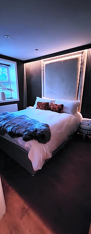 The Waterside Bar, Rooms & Restaurant