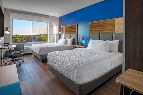 Queen Room with Two Queen Beds - Mobility Access