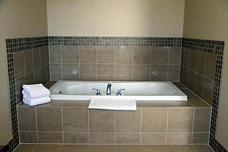 King Studio Suite with Kitchen and Jetted Tub