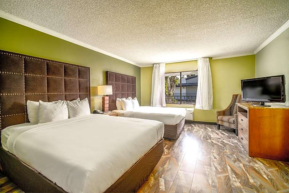 The Buena Park Hotel & Suites