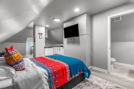 3rd Story Loft Islandview Pets Included with Free Parking!