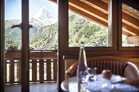 Charme Double Room with Matterhorn View