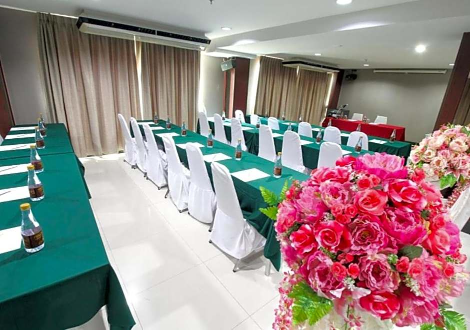 Convenient Grand Plus Hotel Suvarnabhumi