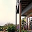 Chic Chiangkhan Hotel