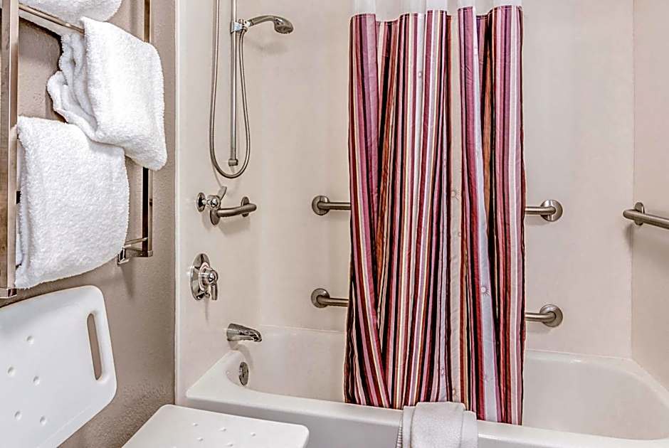 La Quinta Inn & Suites by Wyndham Las Vegas Summerlin Tech