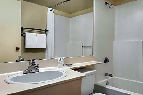 2 Queen Beds, Suite, Nonsmoking