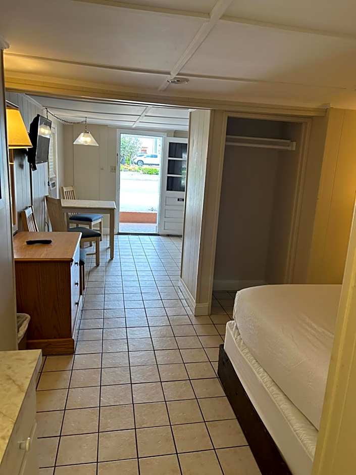 The Admiral Hotel/Motel