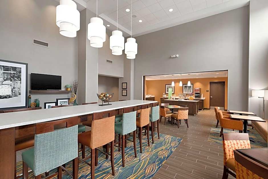 Hampton Inn By Hilton & Suites Deland