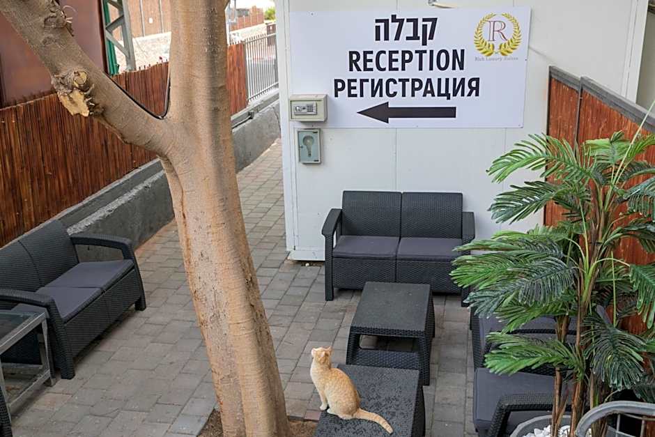 Rich Luxury Suites - Renovated