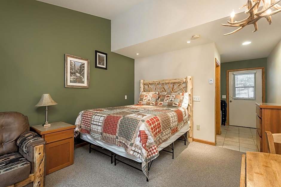 Ponderosa Lodge