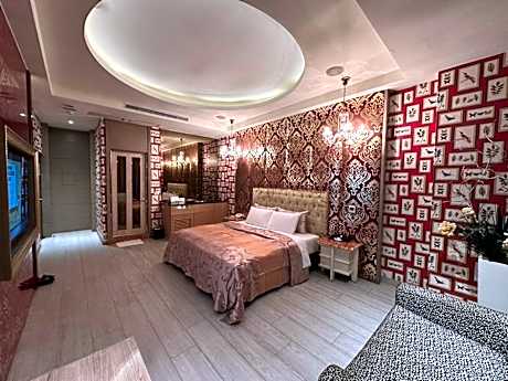 Economy Double Room - (Check-in after 21:00, No Garage)