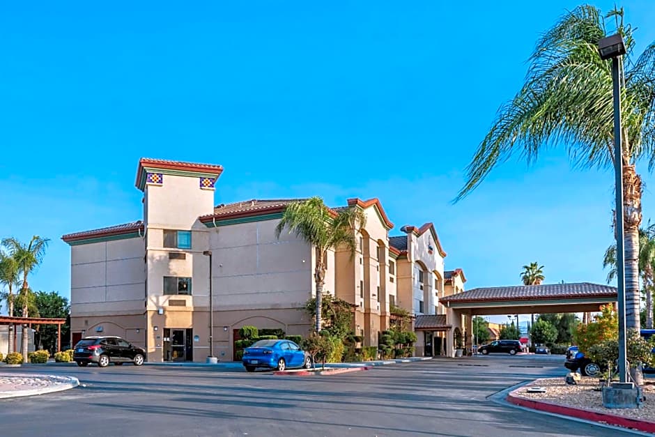 Comfort Suites