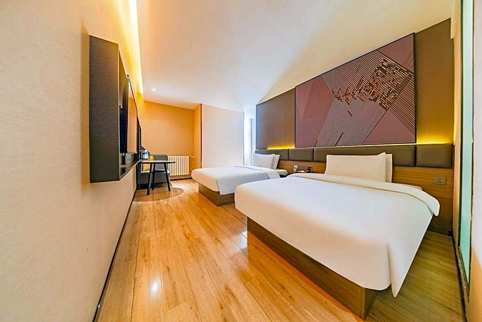 IU Hotels· Lanzhou Xike Station Huanghelou Branch