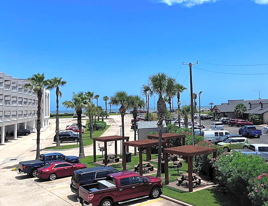 Cozy Galveston Beach Front Condo
