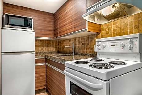 Kitchenette Room with One Queen Bed