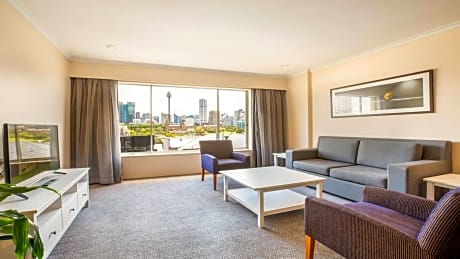 One-Bedroom Apartment with King Bed and City View