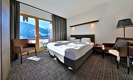 Suite with Mountain View