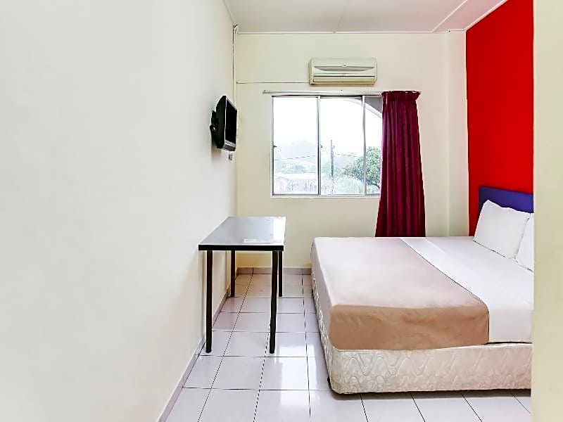 OYO 89615 T Family Hotel