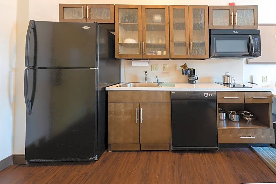 Candlewood Suites-West Springfield By IHG