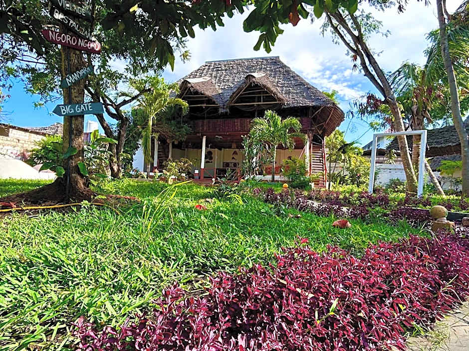 Tropinest bungalows & hostel