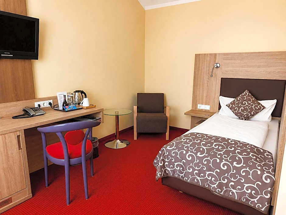 Port Inn Hotel