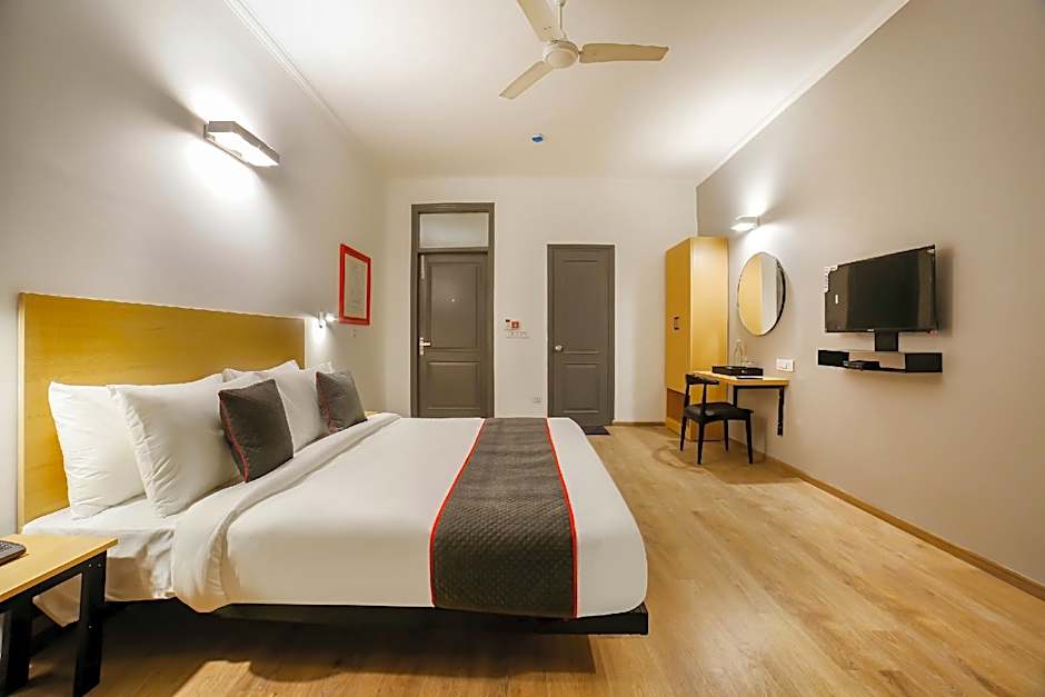 Townhouse 330 DLF Phase-2 Near Leisure Valley Park